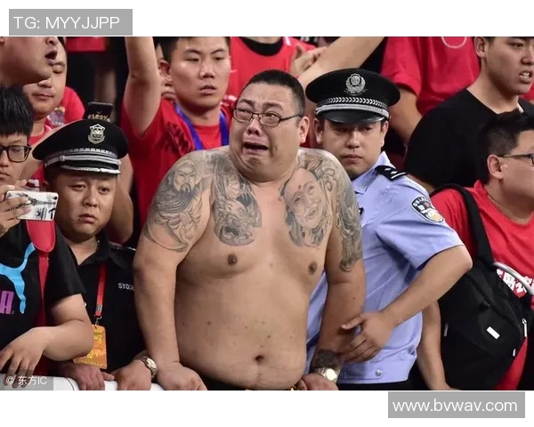 足球明星趣谈大揭秘笑声不断的访谈节目带你领略球场背后的幽默瞬间