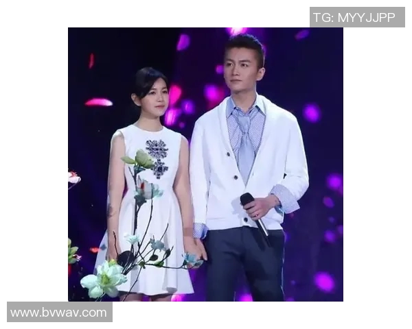 明星夫妻篮球赛场秀恩爱甜蜜互动引发热议与关注